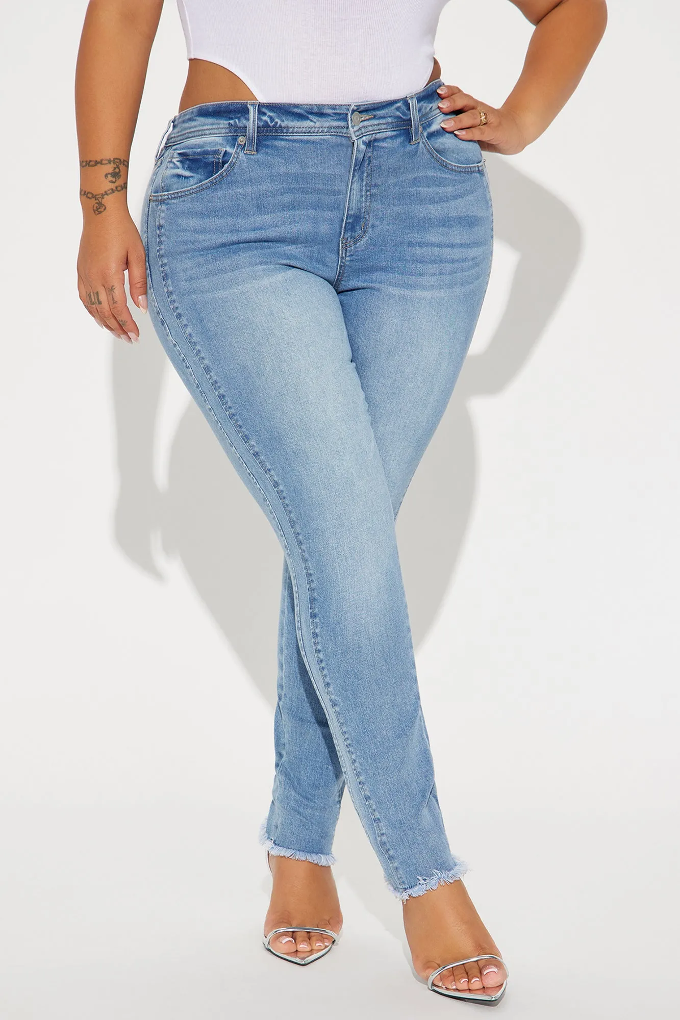 Handling It Stretch Skinny Jeans - Medium Wash